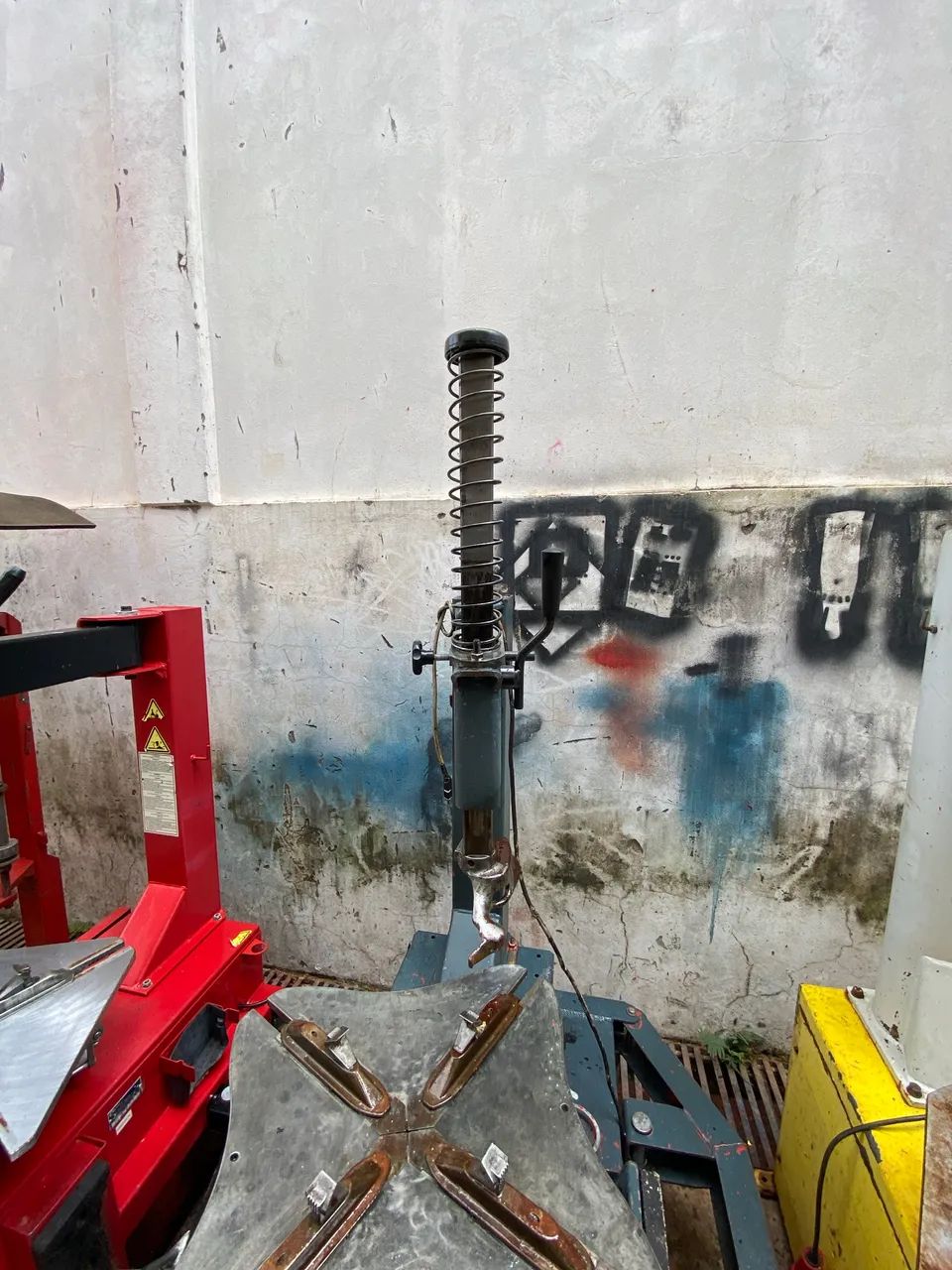 Vendo Desmontadora De Pneus Bosch Aro 26 - Foto 2
