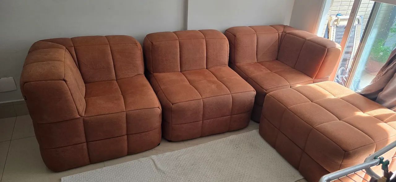 Sofá modular guldi 3 lugares e 1 puff