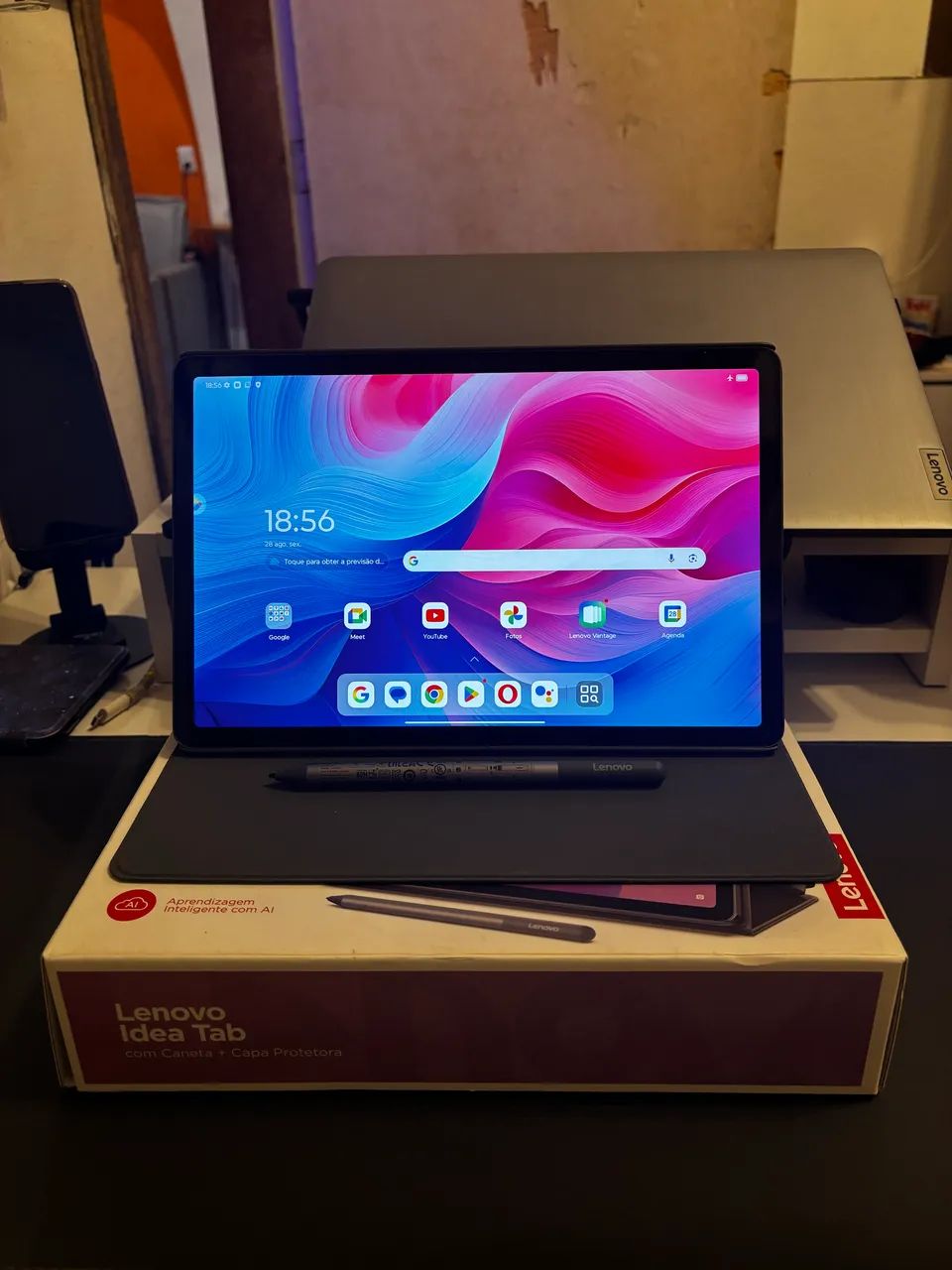 Tablet Lenovo Idea Tab com capa e caneta 