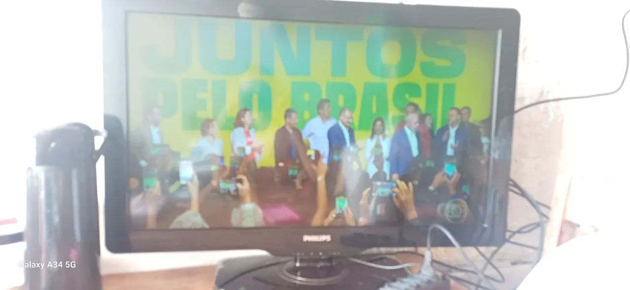 Vendo TV Philips 32 polegadas sem controle nao pega Wi-Fi 