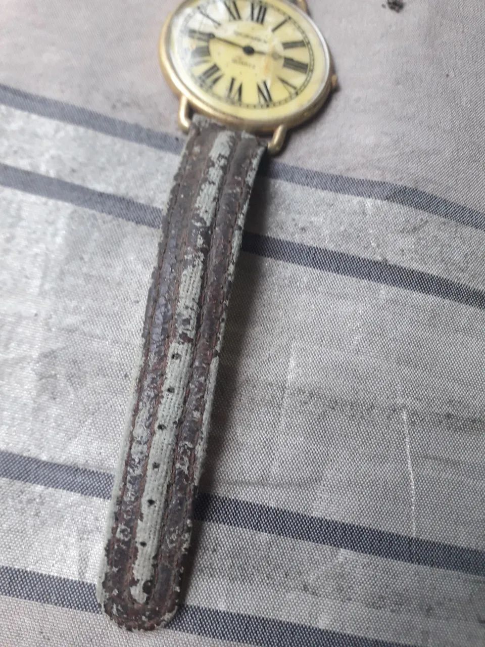 RELÓGIO VINTAGE MODELO QUEMEESTRAGADO  - Foto 2