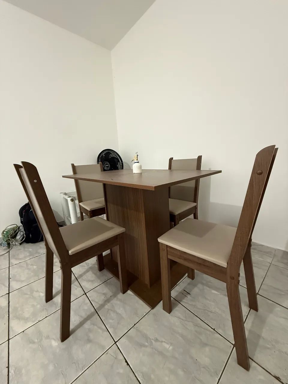 MESA COM 4 CADEIRAS - Foto 2