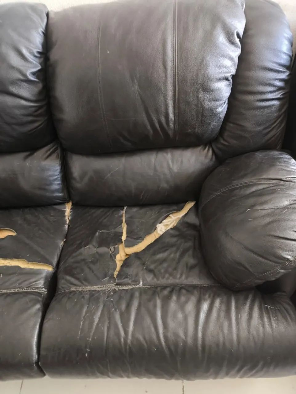 Sofá Plenitude 3 lugares Couro - Usado - Foto 2