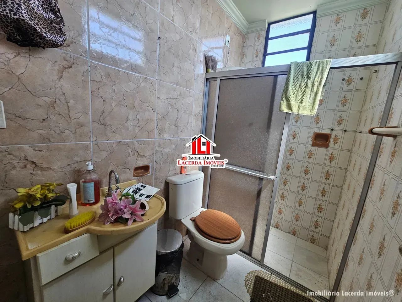Casa de Esquina no Dom Pedro 1 com um Prédio com 2 aptos  Grandes e 3 Pontos Comerciais - Foto 5