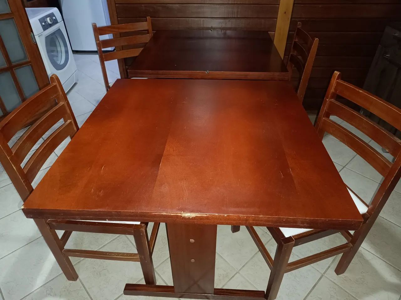 Mesa com cadeira 