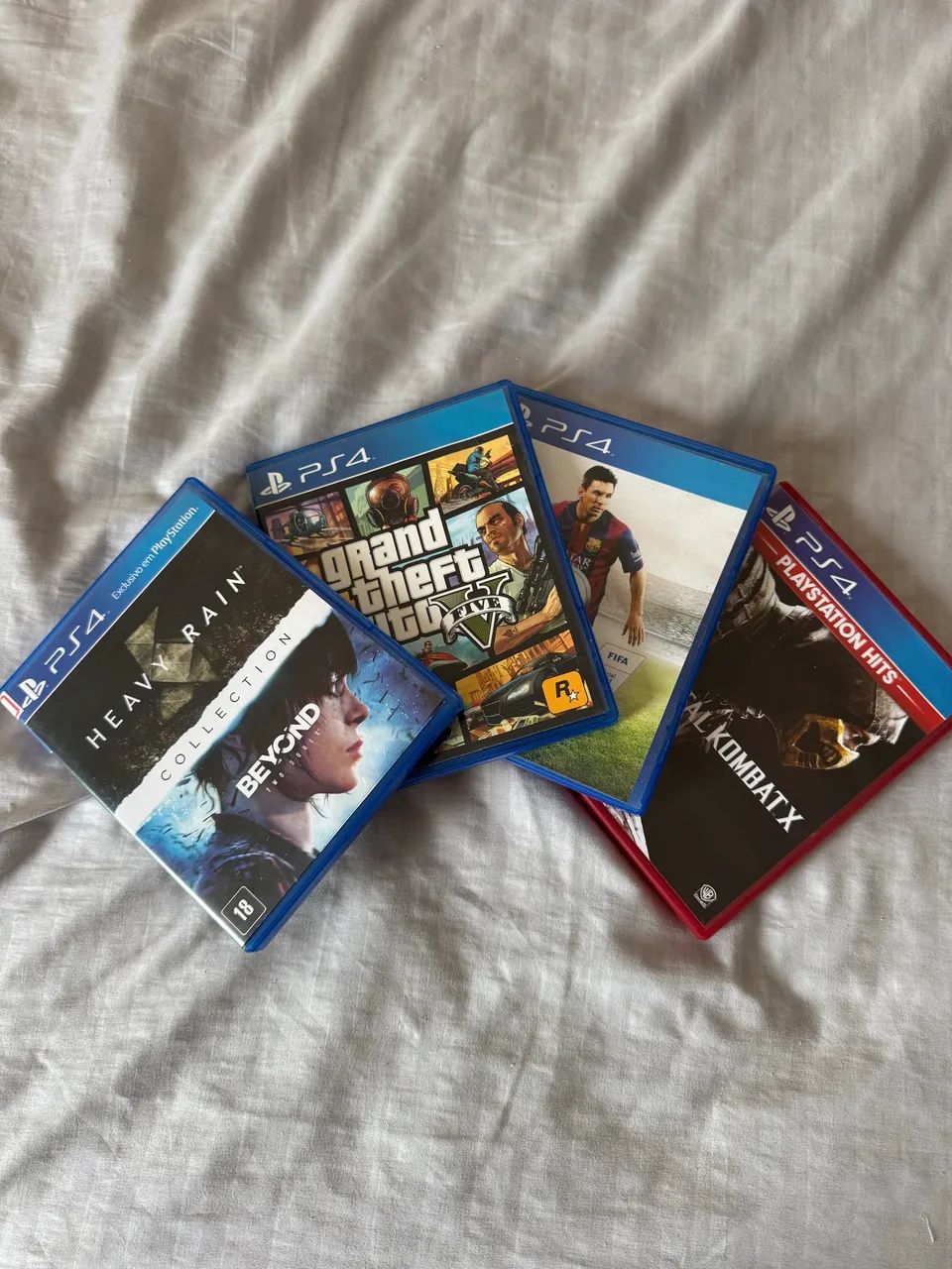 Ps4 com controle original e 4 jogos mídia física - Consoles de