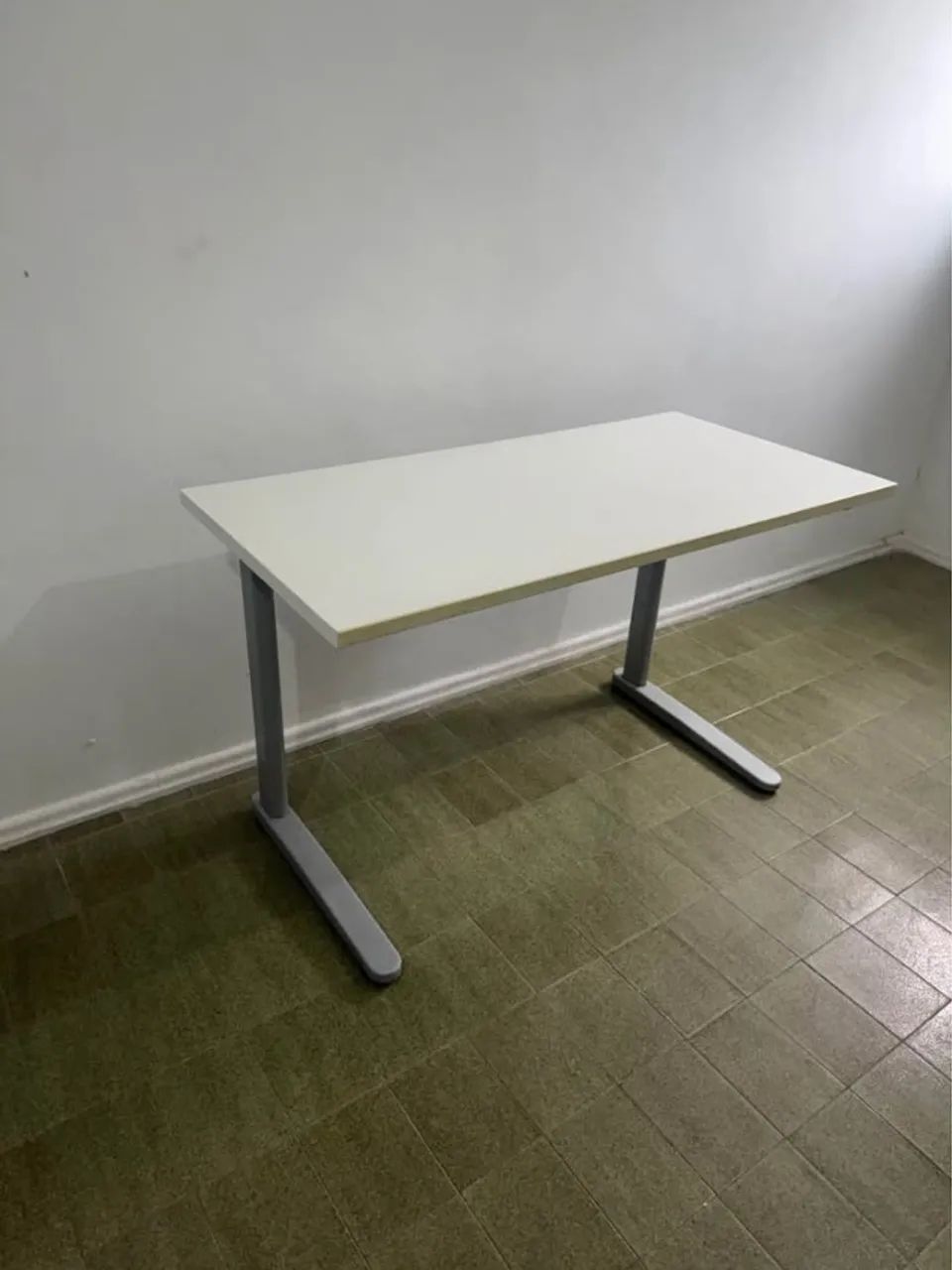 Mesa reta estruturada de ferro - Foto 2