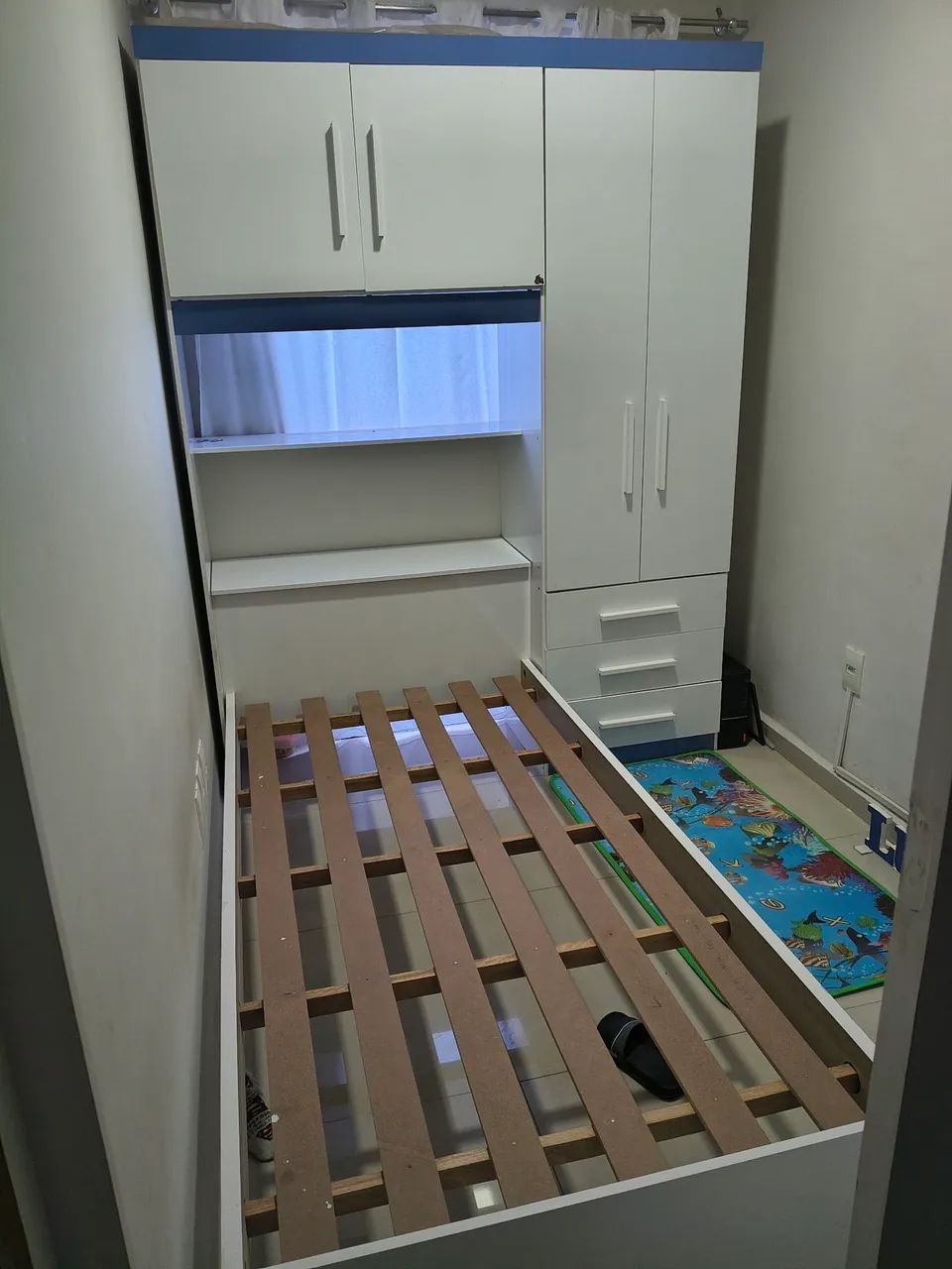 Guarda roupa c/ cama embutida 