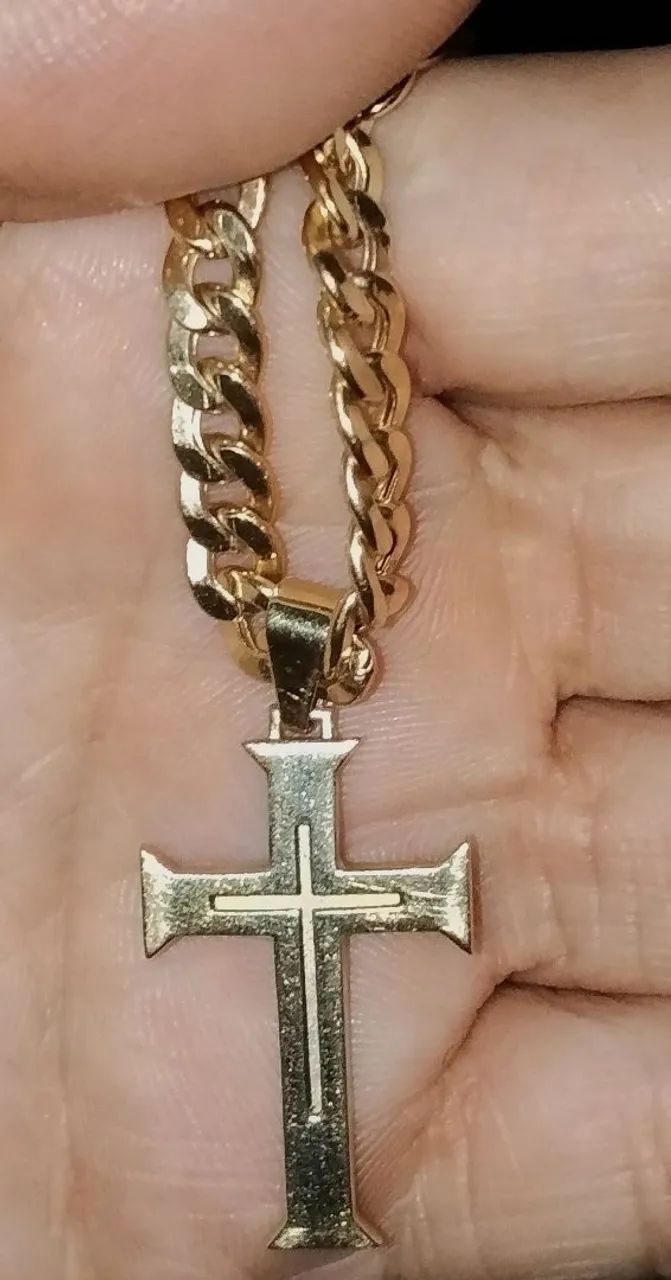 Corrente grossa com pingente em ouro 18 k