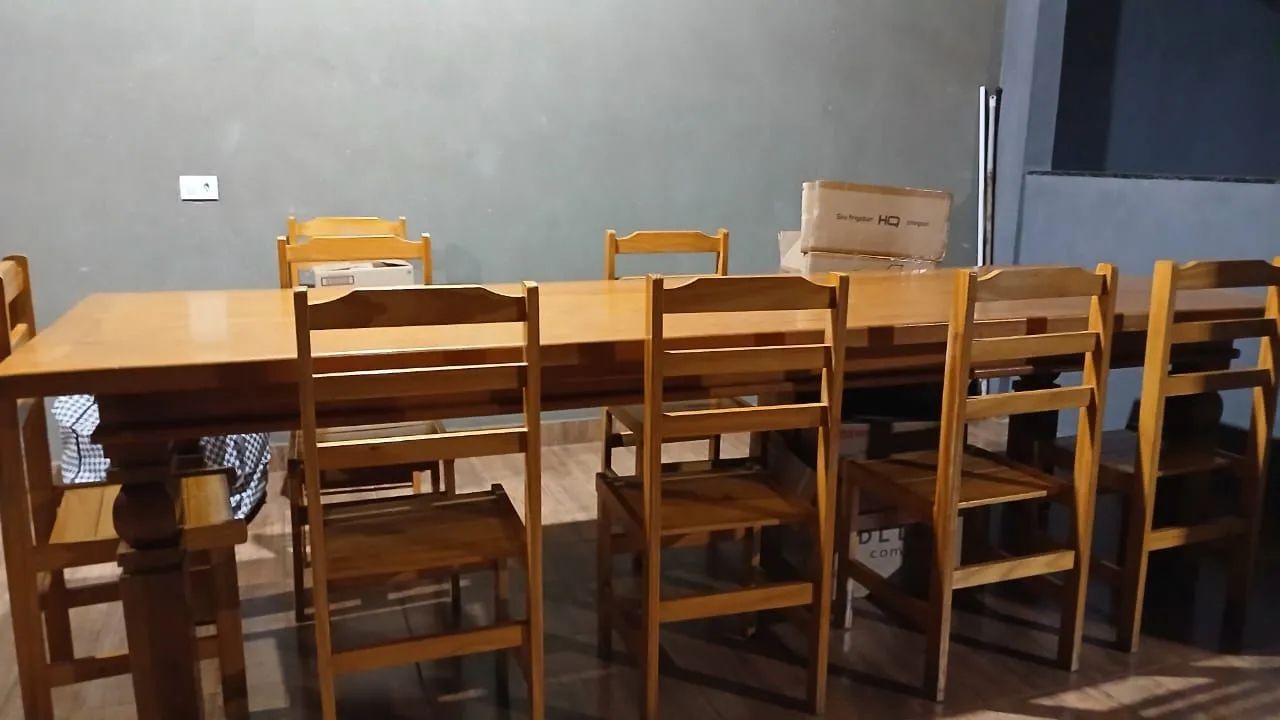 Mesa 8 cadeiras madeira maciça  - Foto 2