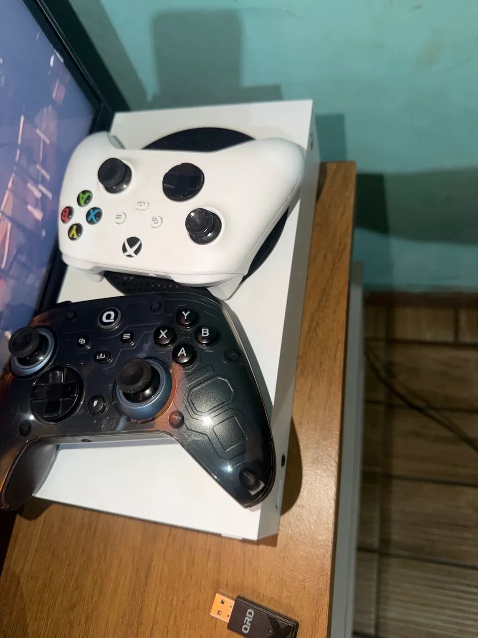 X box séries s com 2 controles  - Foto 4