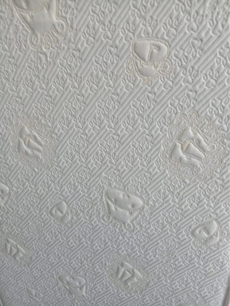 Puff decorativo super acochoado tamanho 50x 50  tecido cinza em ótimo estado  - Foto 4