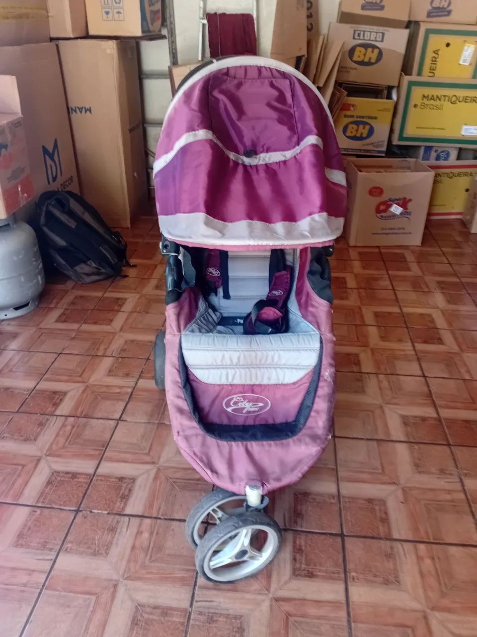 Vendo carrinho de bebê baby jogger - Foto 3