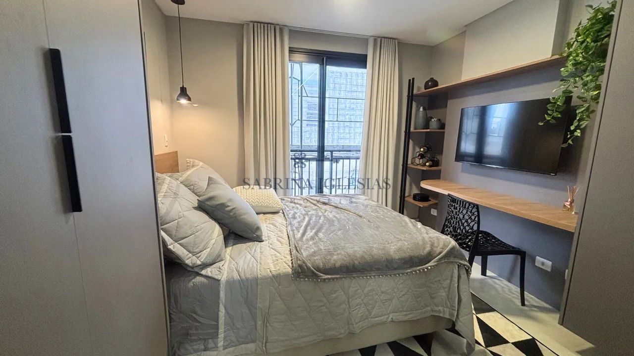 Studio com piso e móveis planejados no Centro de Curitiba - Foto 4