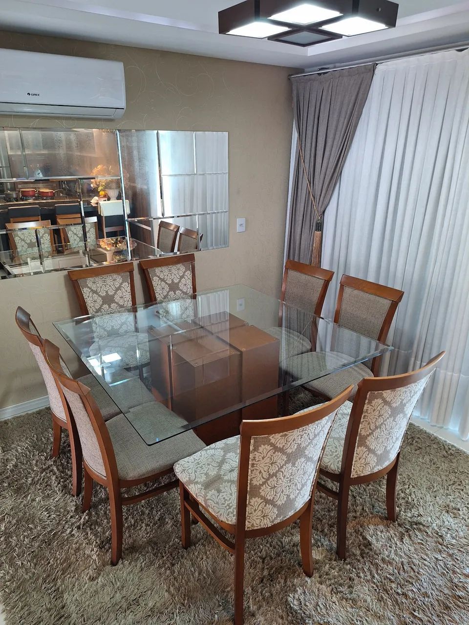 Vendo mesa com 8 cadeiras - Foto 2