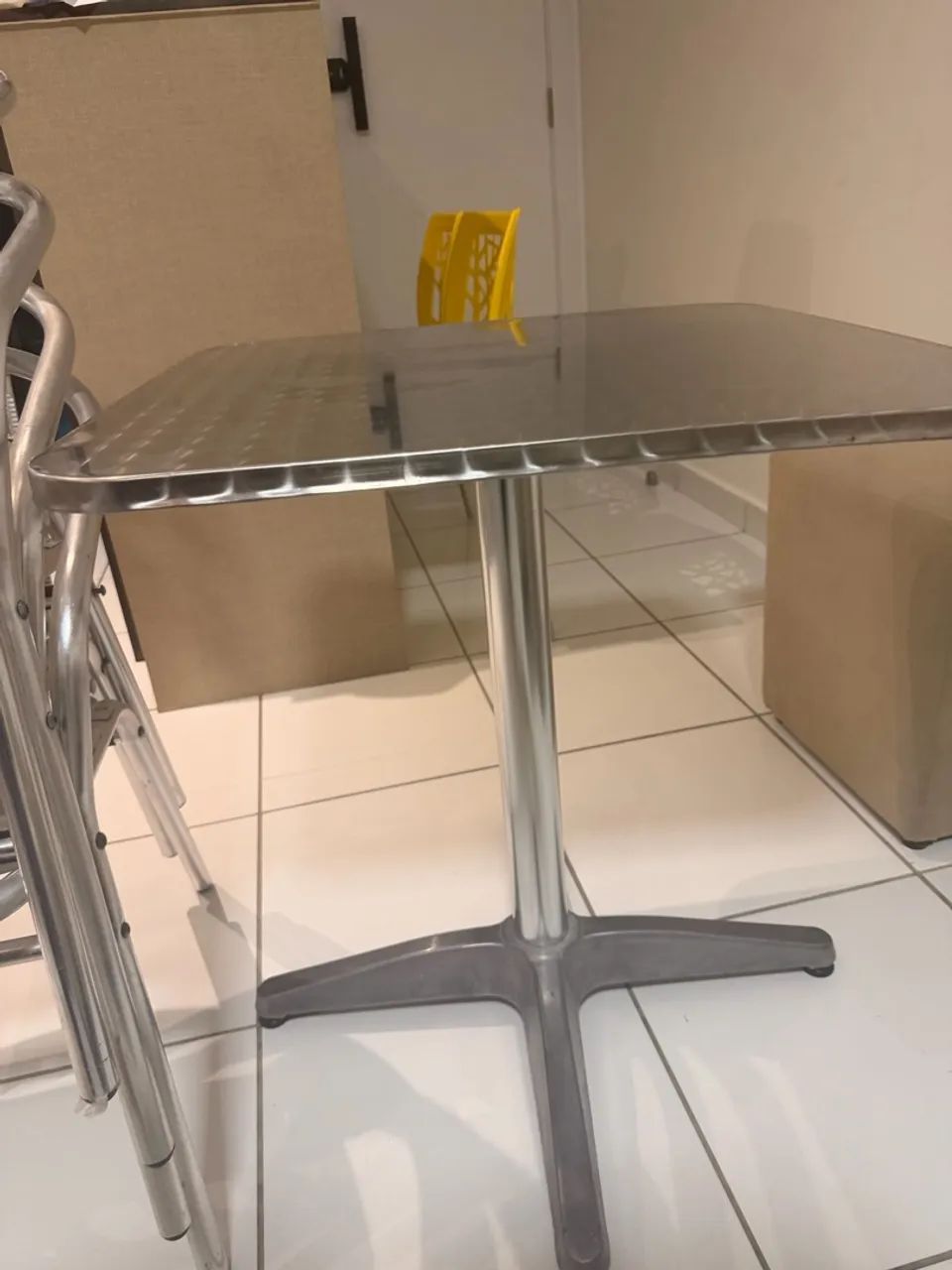 Vende-se conjunto de mesa com 4 cadeiras  - Foto 3