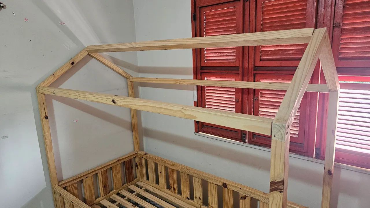Cama de madeira com casinha - Foto 3