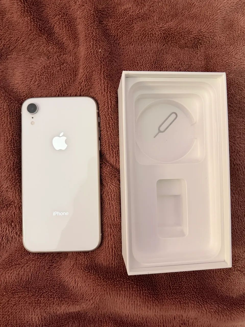 iphone XR branco- excelente estado - Celulares e Smartphones