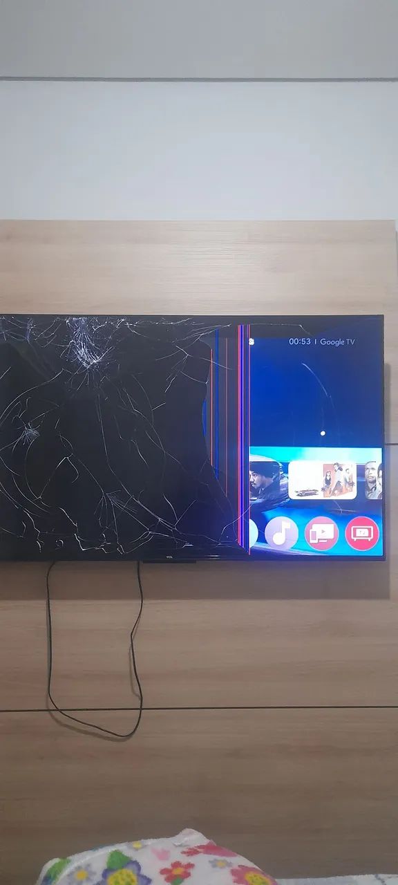 SMART TV ANDROID TCL 50 POLEGADAS (TELA QUEBRADA) - Foto 2