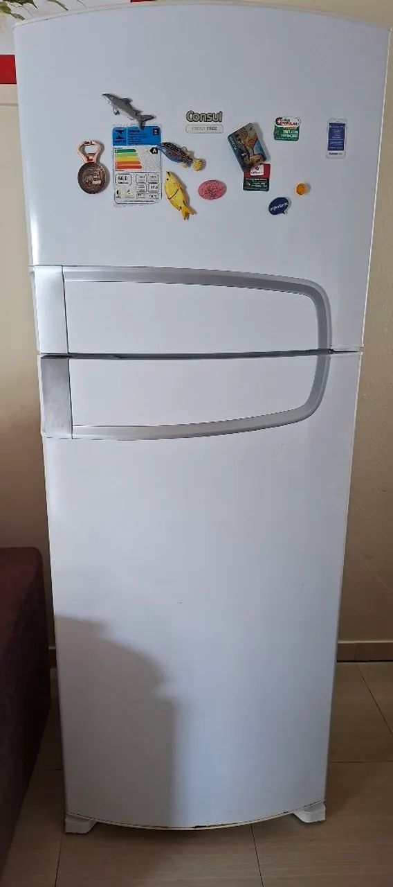 Vende-se uma geladeira da consul usada.