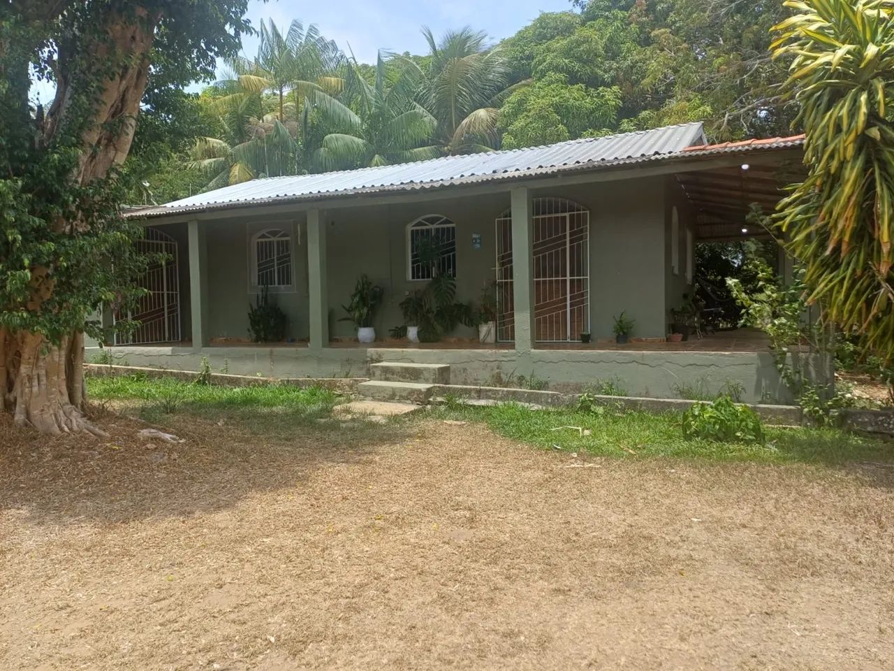 aluga-se essa casa