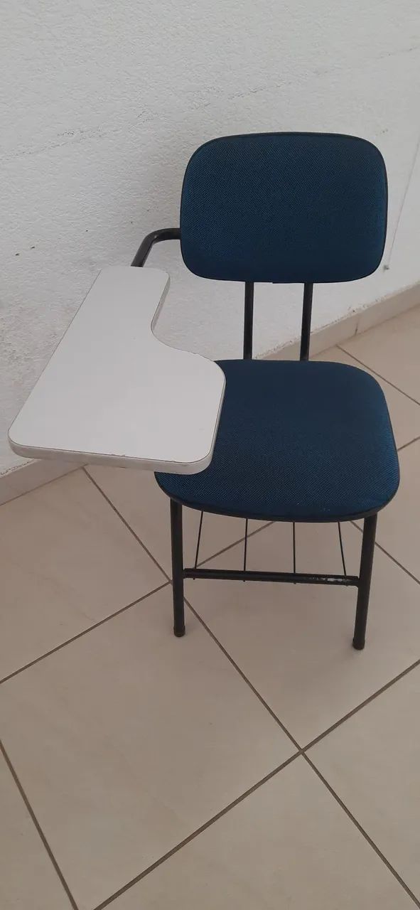 Vendo carteira escolar.
