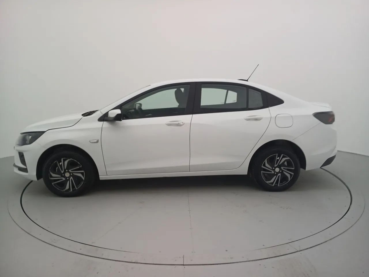 Chevrolet Onix Activ 1.4 8V Flex Aut. 4P, foto 2 de 18