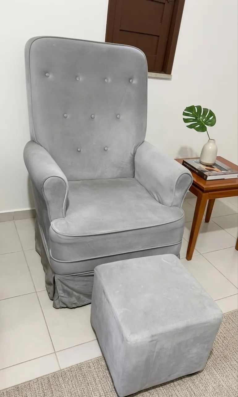 VENDO POLTRONA AMAMENTAÇÃO COM PUFF