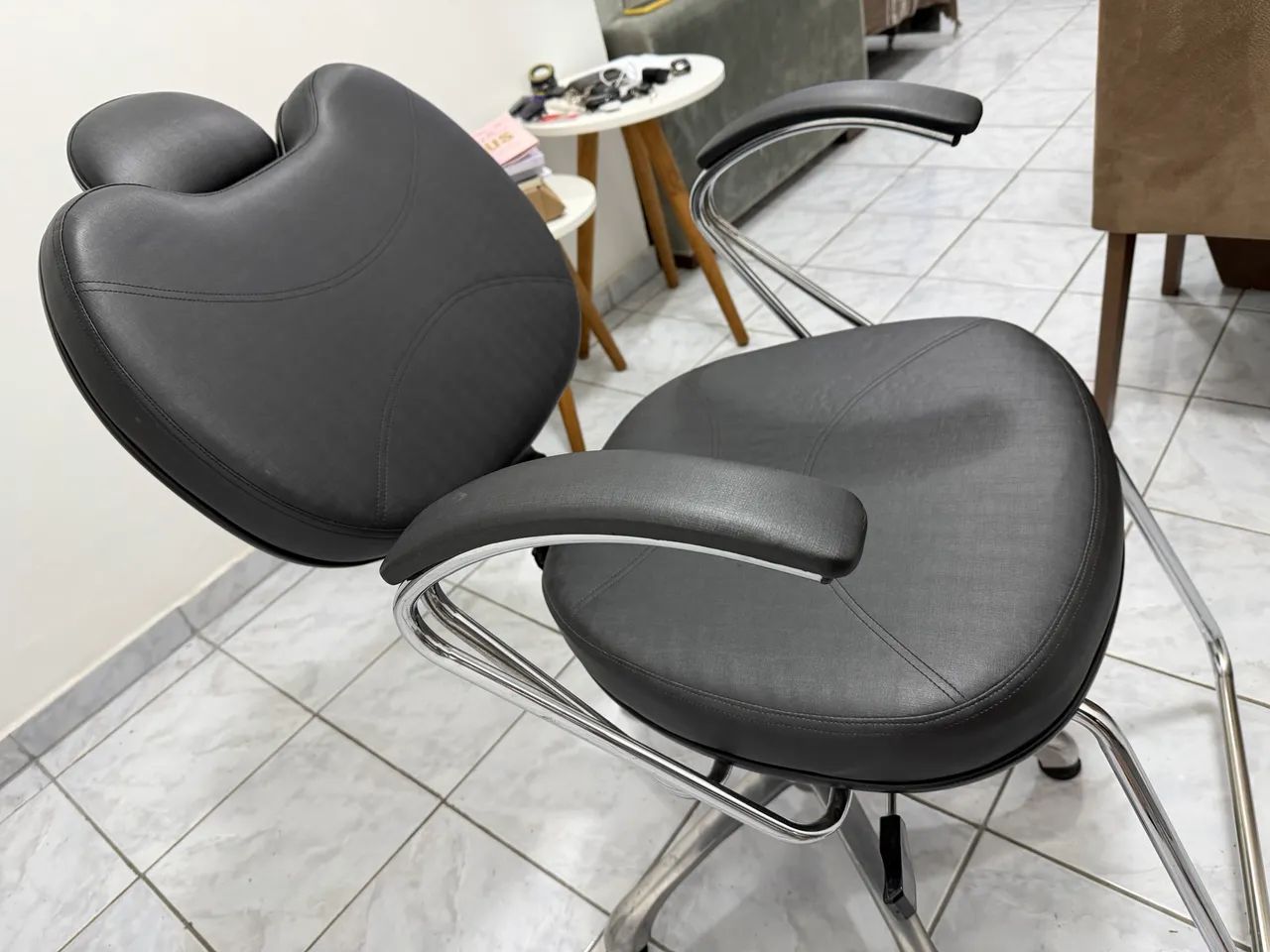 Cadeira de Cabeleireira ou design de sobrancelha  - Foto 4