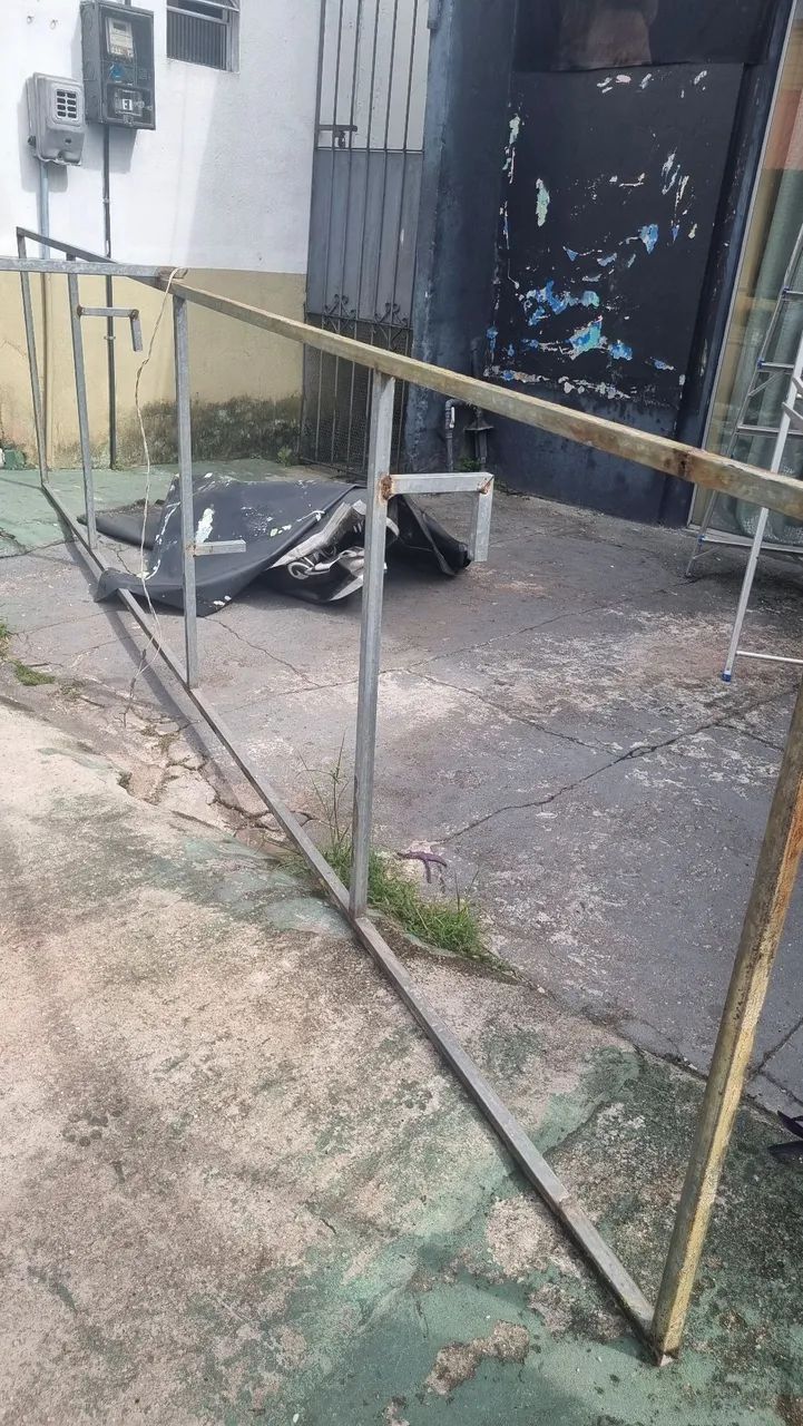 Armação  para placa de comércio 