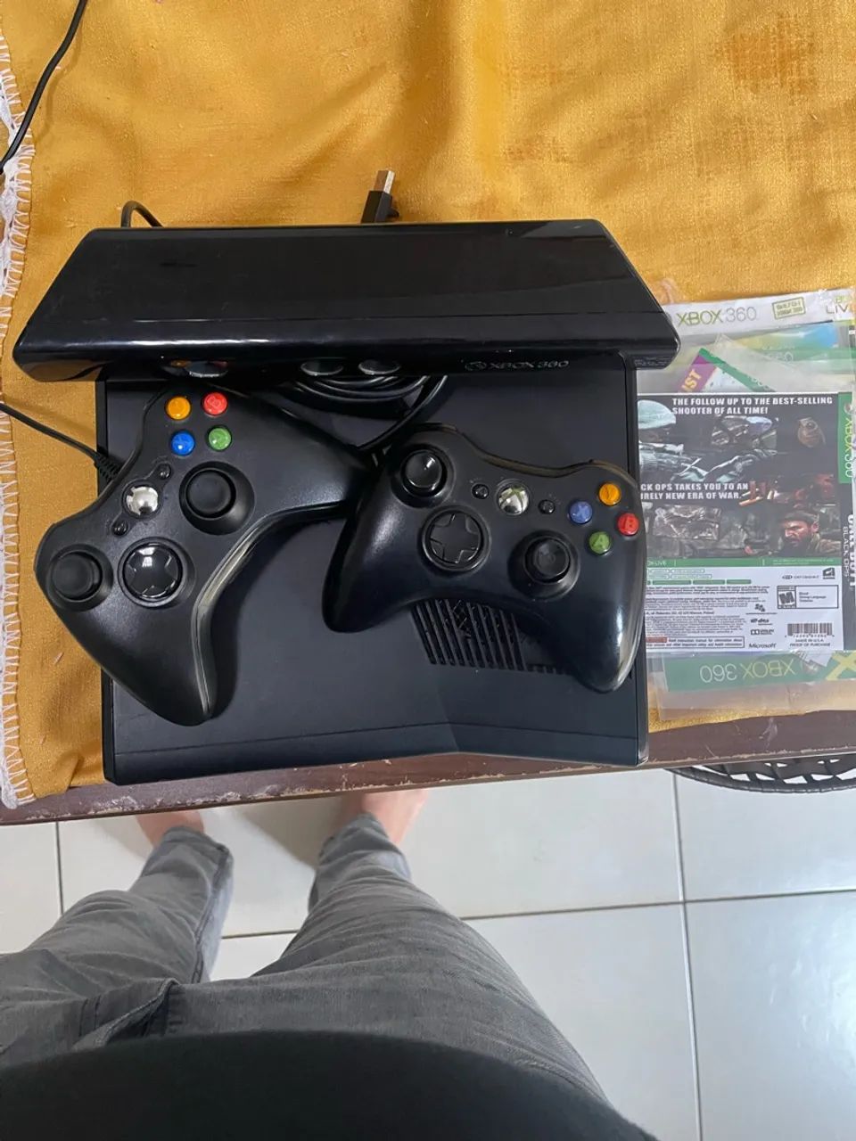 XBOX 360 - DESBLOQUEADO - DOIS CONTROLES E KINECT