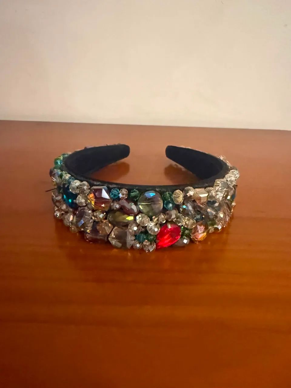 Duas tiaras de veludo com pedras  - Foto 2