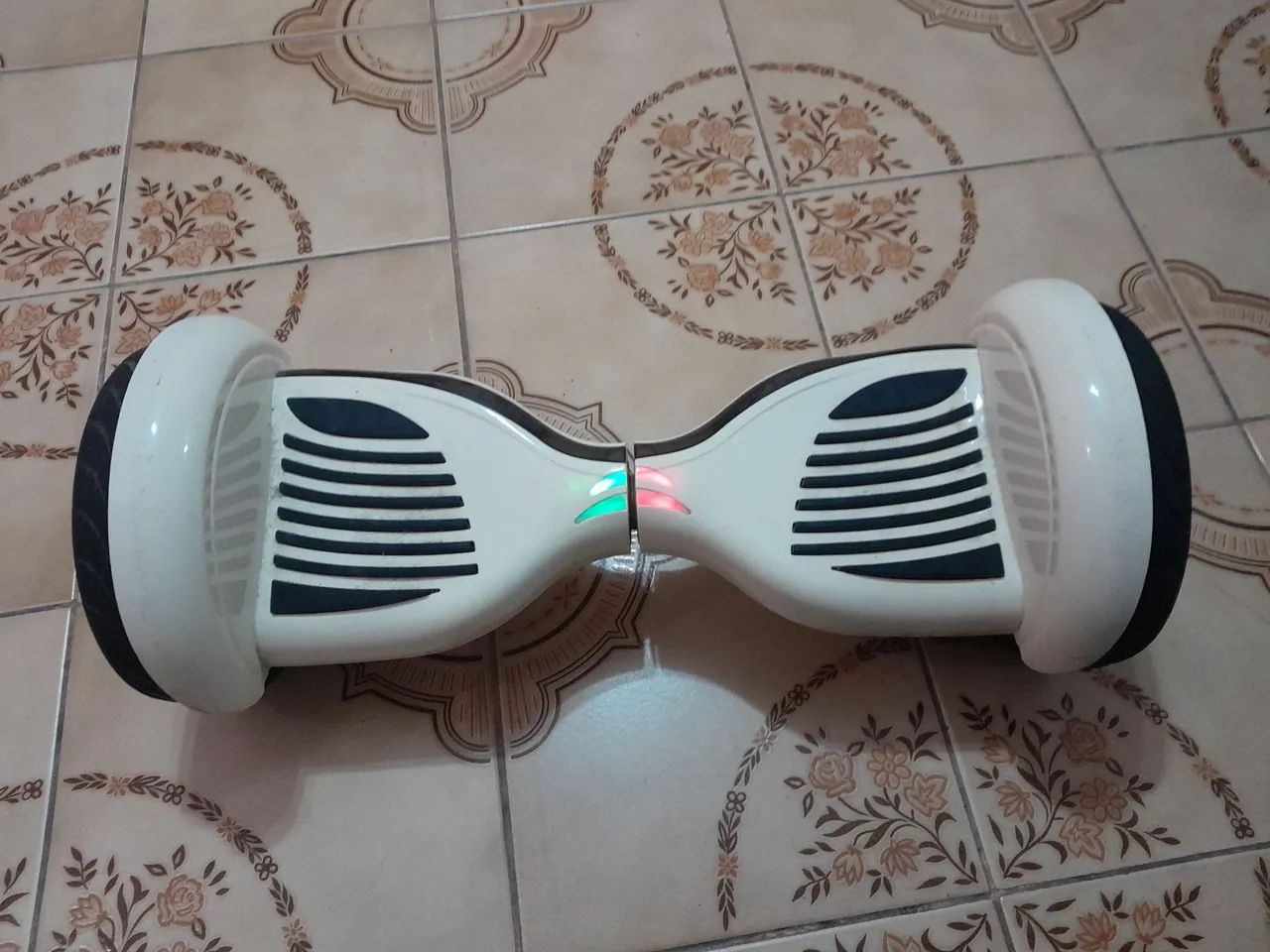 Hoverboard led bluetooth cor branco usado sem carregador - Foto 5