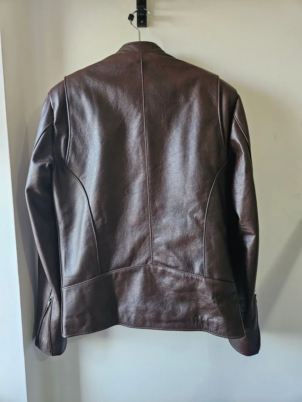 Jaqueta de couro legítimo modelo Café Racer em perfeitíssimo estado  - Foto 2