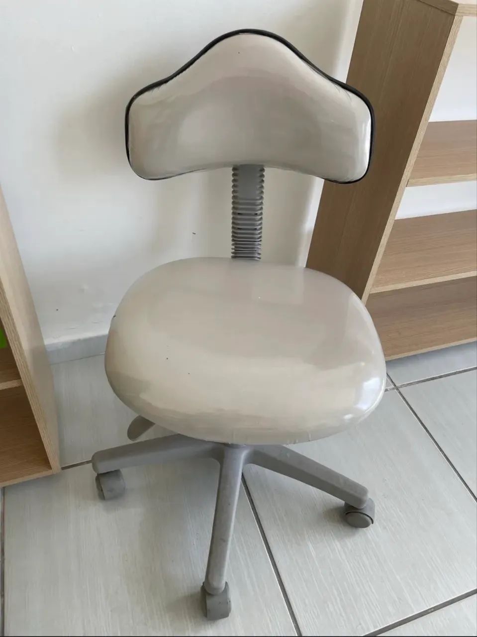 Mocho Odontológico Olsen com Rodinhas - Profissional e Ergonômico