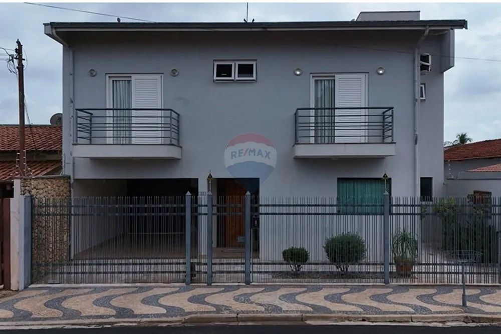 "Sobrado Moderno em Jardim Amália, Leme - 4 Quartos"