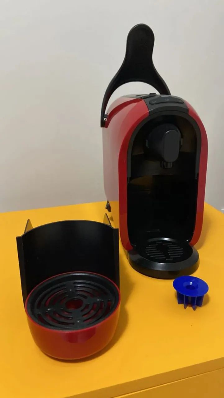 Cafeteira cápsula 200,00 funcionando perfeitamente 