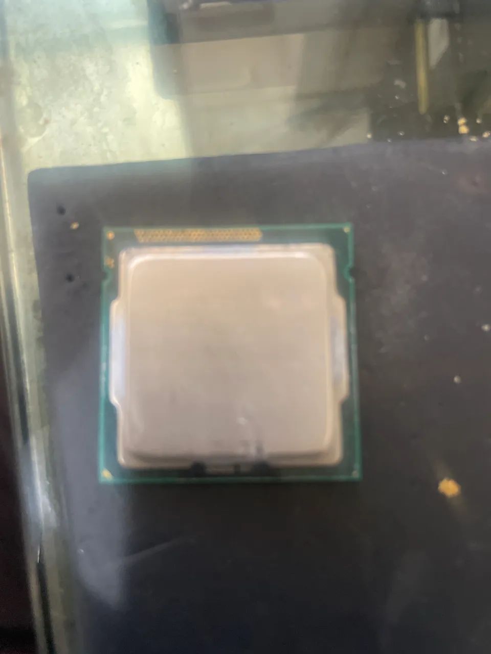 Processador Intel Core i5-2400 com 4 núcleos e velocidade de 3.1GHz