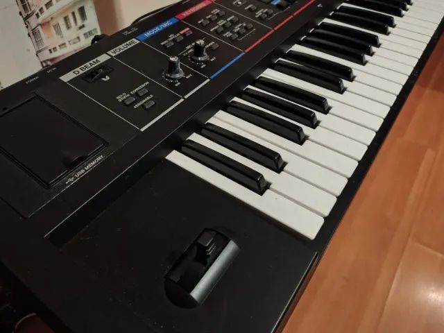 Sintetizador Roland Juno Di + Bag de transporte