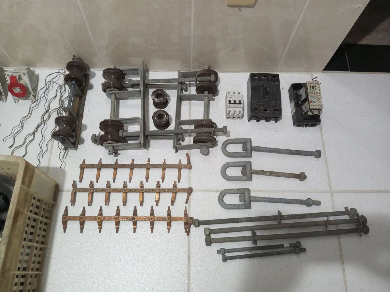 Electrical materials lot.436600269345269763