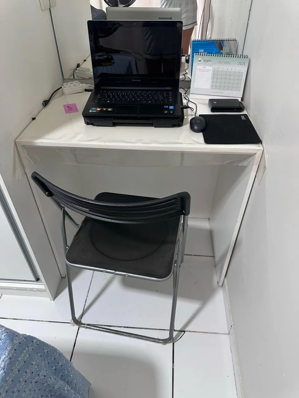 Escrivaninha branca com cadeira  - Foto 2