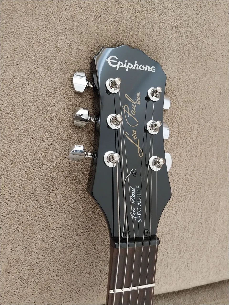 Guitarra Les Paul Epiphone REGULADA E BLINDADA 