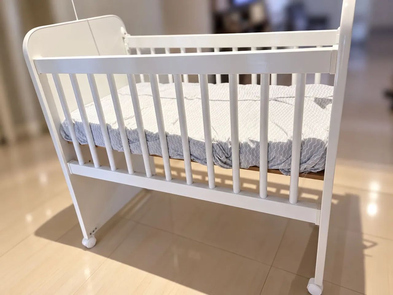 Mini Berço Grade Móvel Com Colchão e Regulagem de Altura - Foto 2