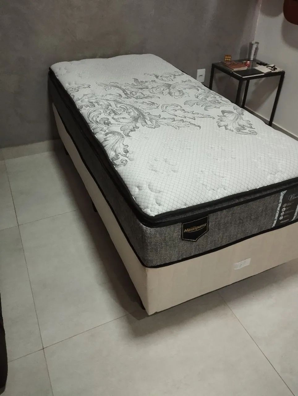 Cama de solteiro colchão minaspuma e a base 