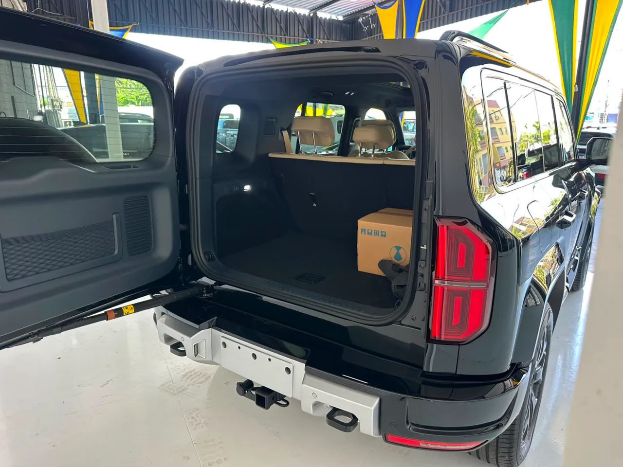 Denza B5 4WD, foto 8 de 20