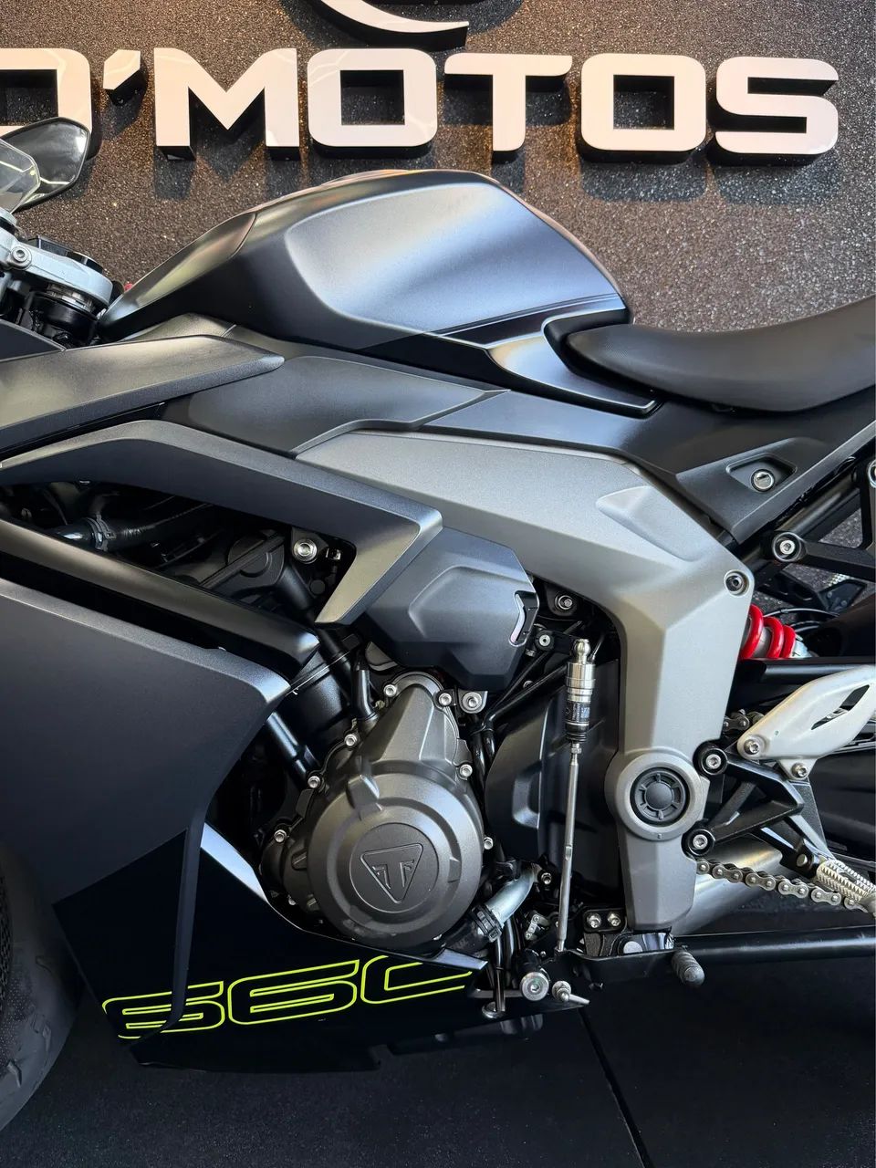 TRIUMPH DAYTONA 660 - 2024 - Foto 4