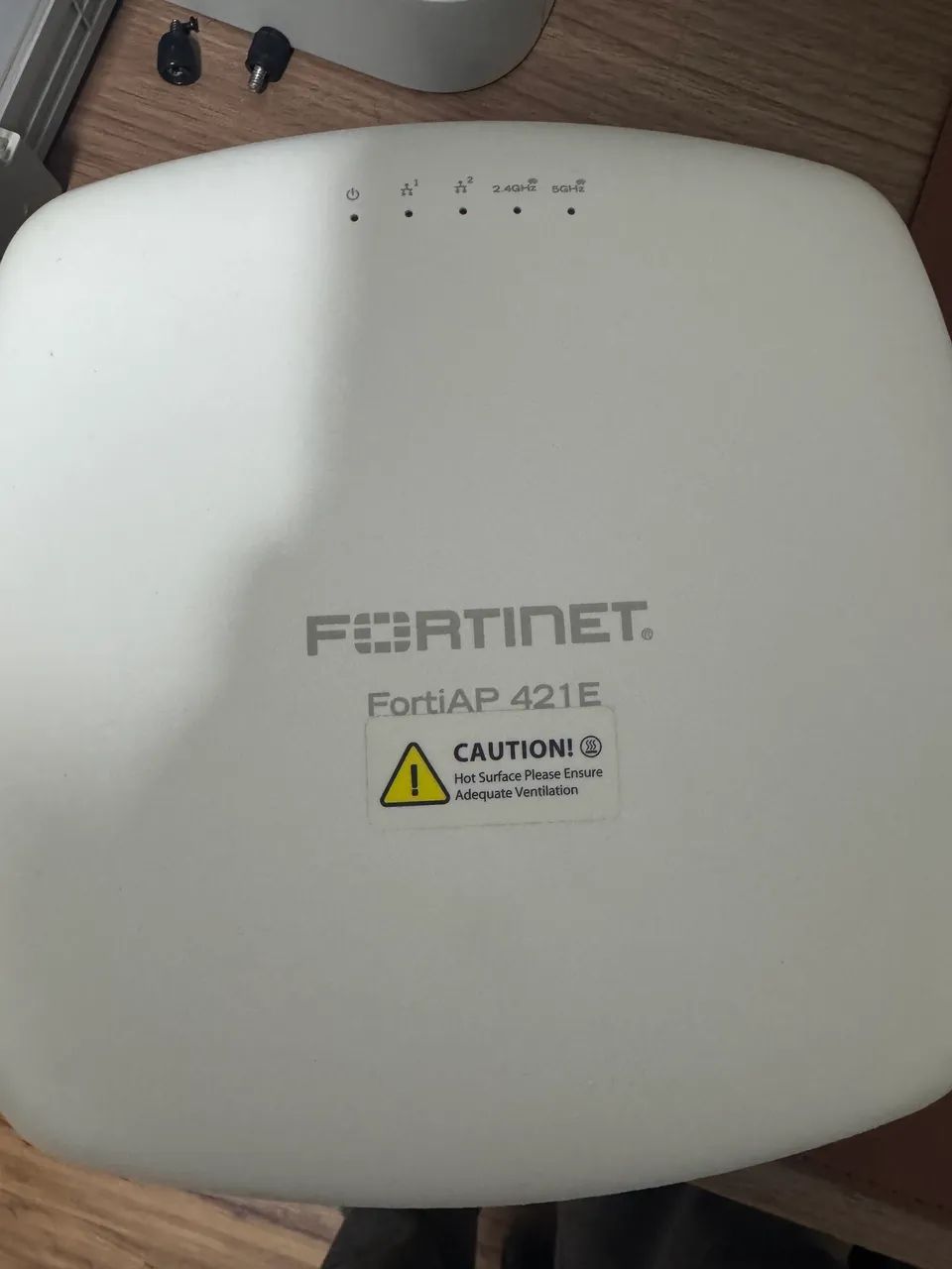 Access Point Fortinet FortiAP 421E (leia)