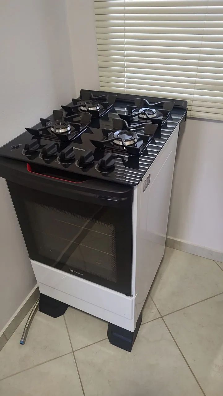 Fogão 4 Bocas com Acendimento Automático e Mesa de Vidro da Mueller em ótimo estado.