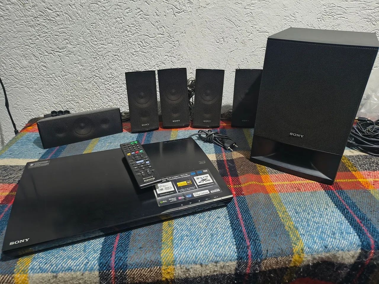 Vendo Home Theater Sony integrado com Blu-Ray e com 6 caixas ok. - Foto 4