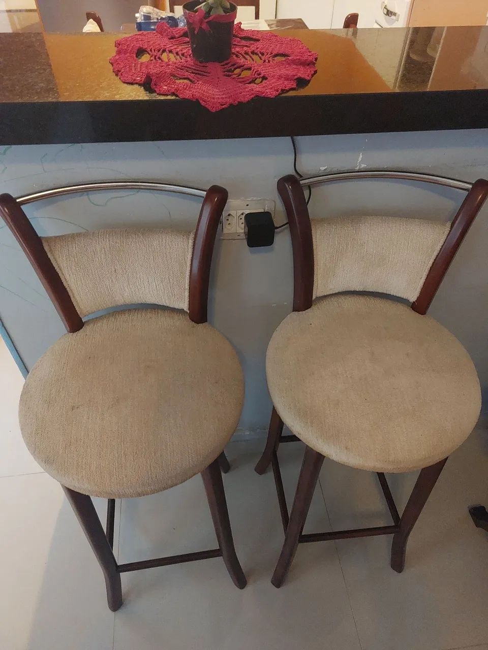 2 Banquetas madeira maciça e giratória. - Foto 4